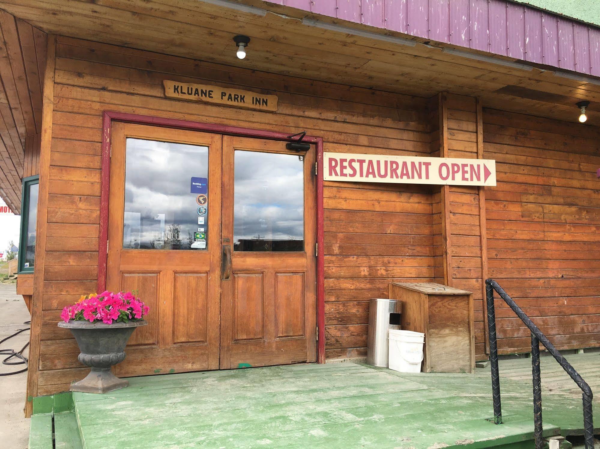 Kluane Park Inn Haines Junction Exterior foto