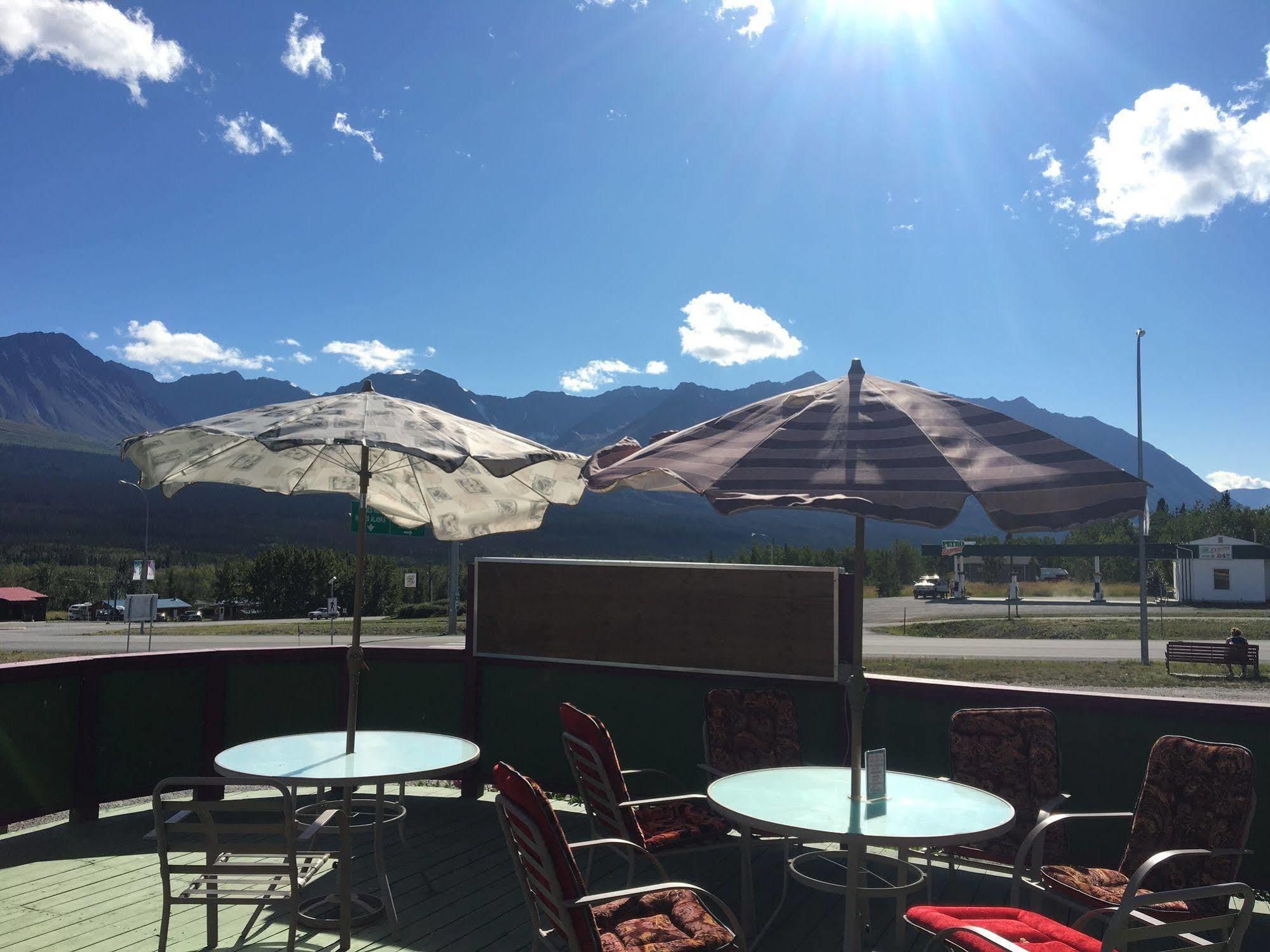 Kluane Park Inn Haines Junction Exterior foto