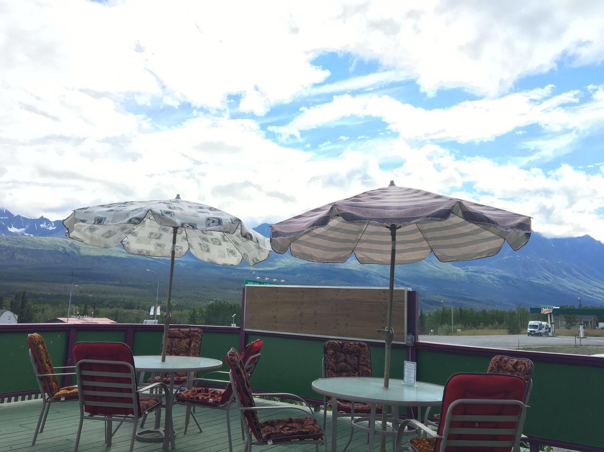 Kluane Park Inn Haines Junction Exterior foto